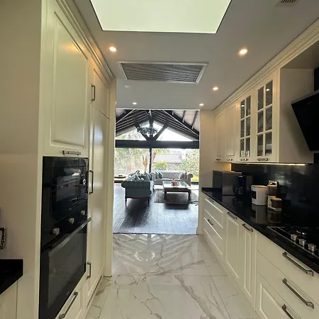 Villa Falcon With Swimming Pool And Great Views In Yalikavak *