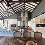 Villa Falcon With Swimming Pool And Great Views In Yalikavak *
