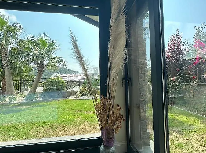 Falcon With Swimming Pool And Great Views In Yalikavak * ボドルム