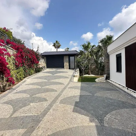 Falcon With Swimming Pool And Great Views In Yalikavak Bodrum