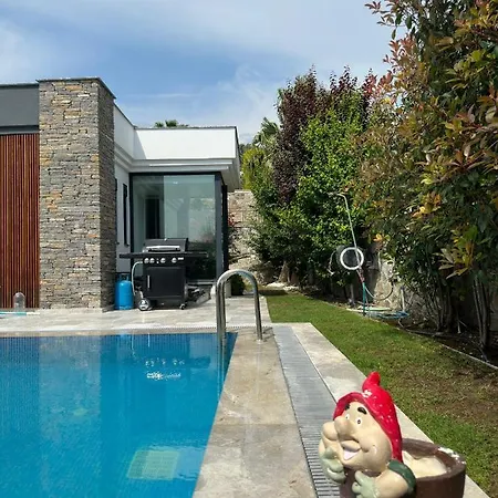 Villa Falcon With Swimming Pool And Great Views In Yalikavak