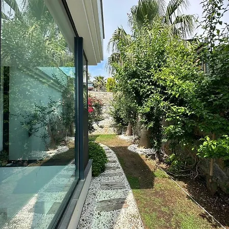 Falcon With Swimming Pool And Great Views In Yalikavak 博德鲁姆