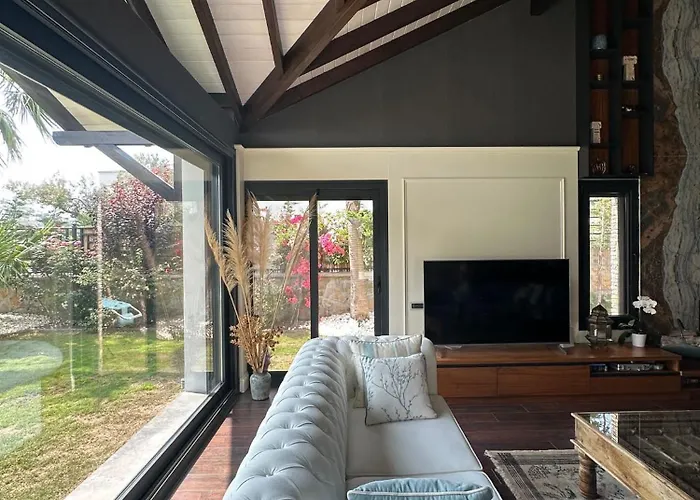 Falcon With Swimming Pool And Great Views In Yalikavak Vila *