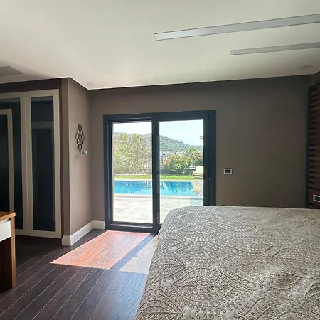 Villa Falcon With Swimming Pool And Great Views In Yalikavak Bodrum